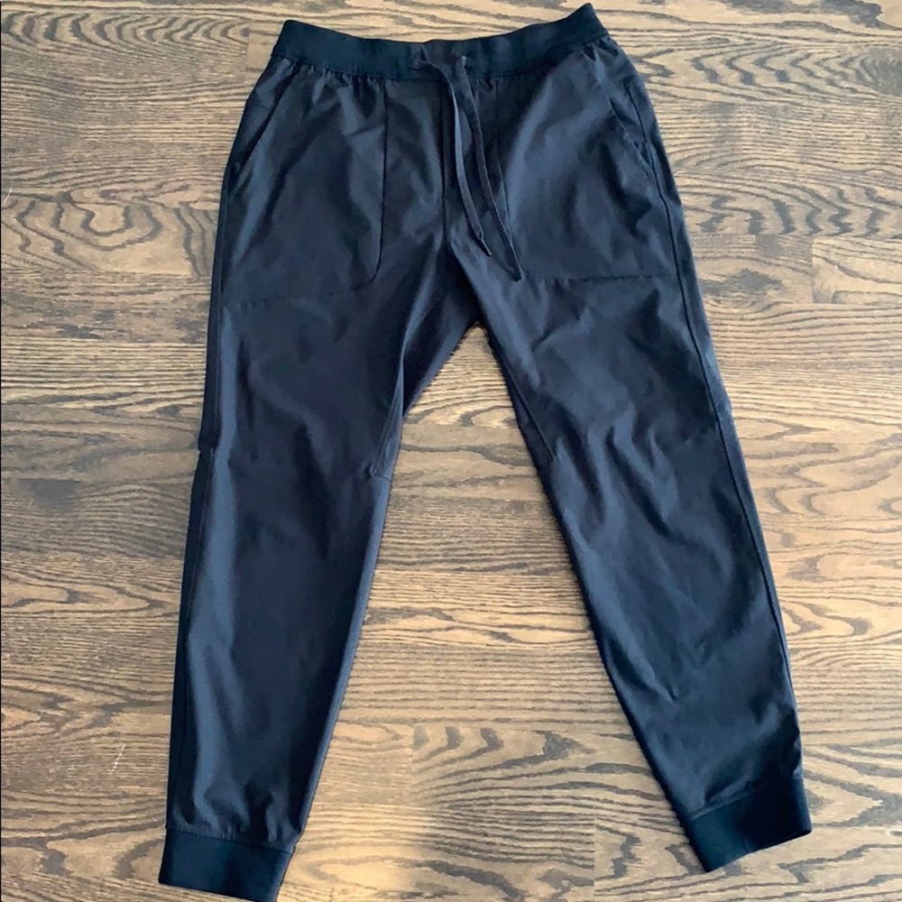 lululemon ABC jogger (men’s).